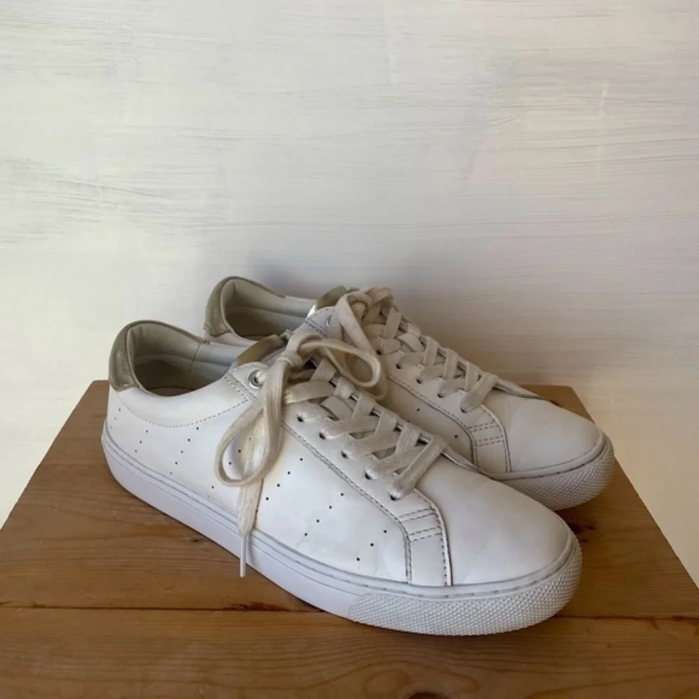 *SOLD* J.Crew Saturday Leather Sneakers with Gold Detail Size: 8.5 - Picture 4 of 13